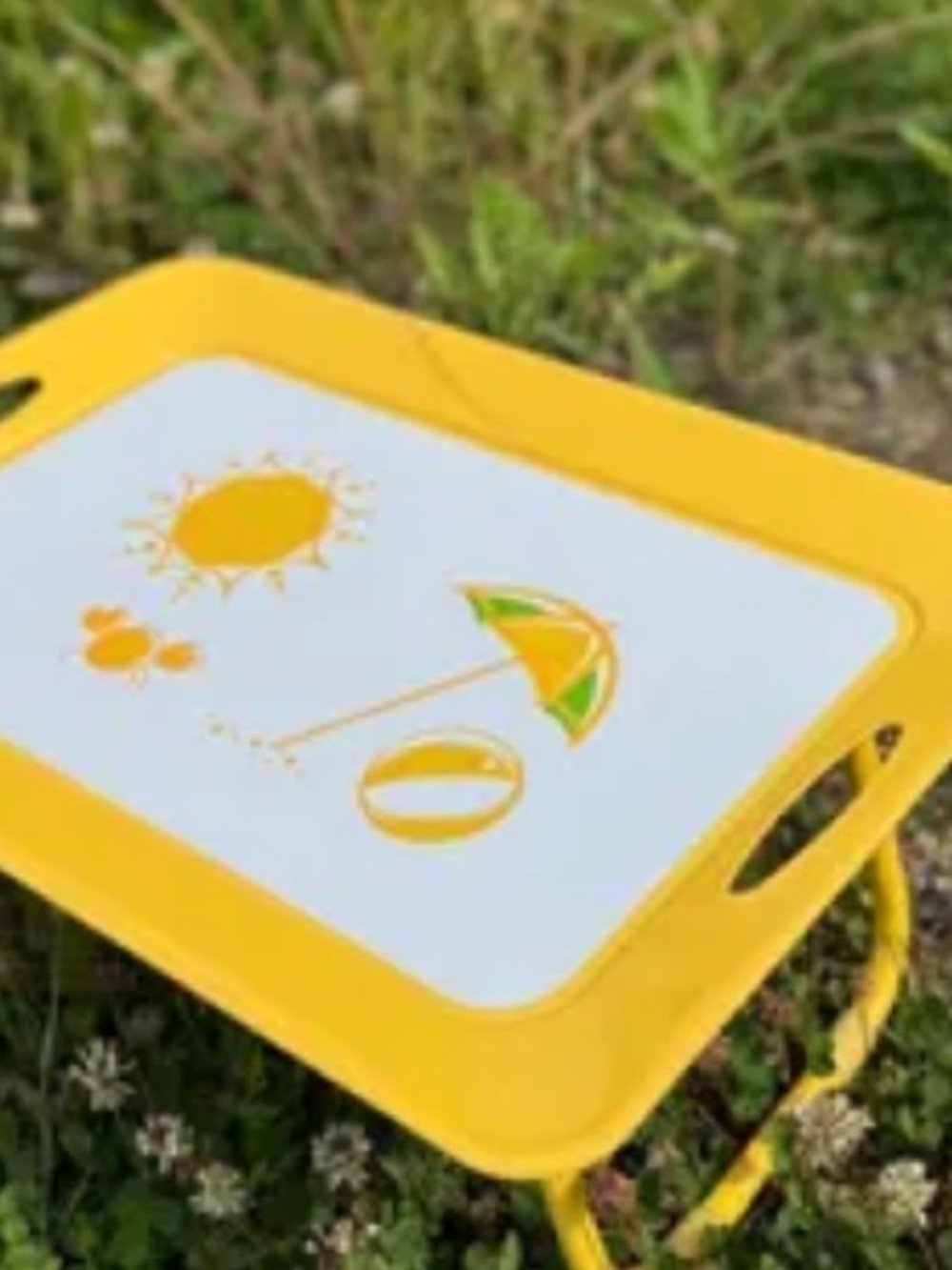 VTG yellow metal serving snack folding tray beach-themed graphic images